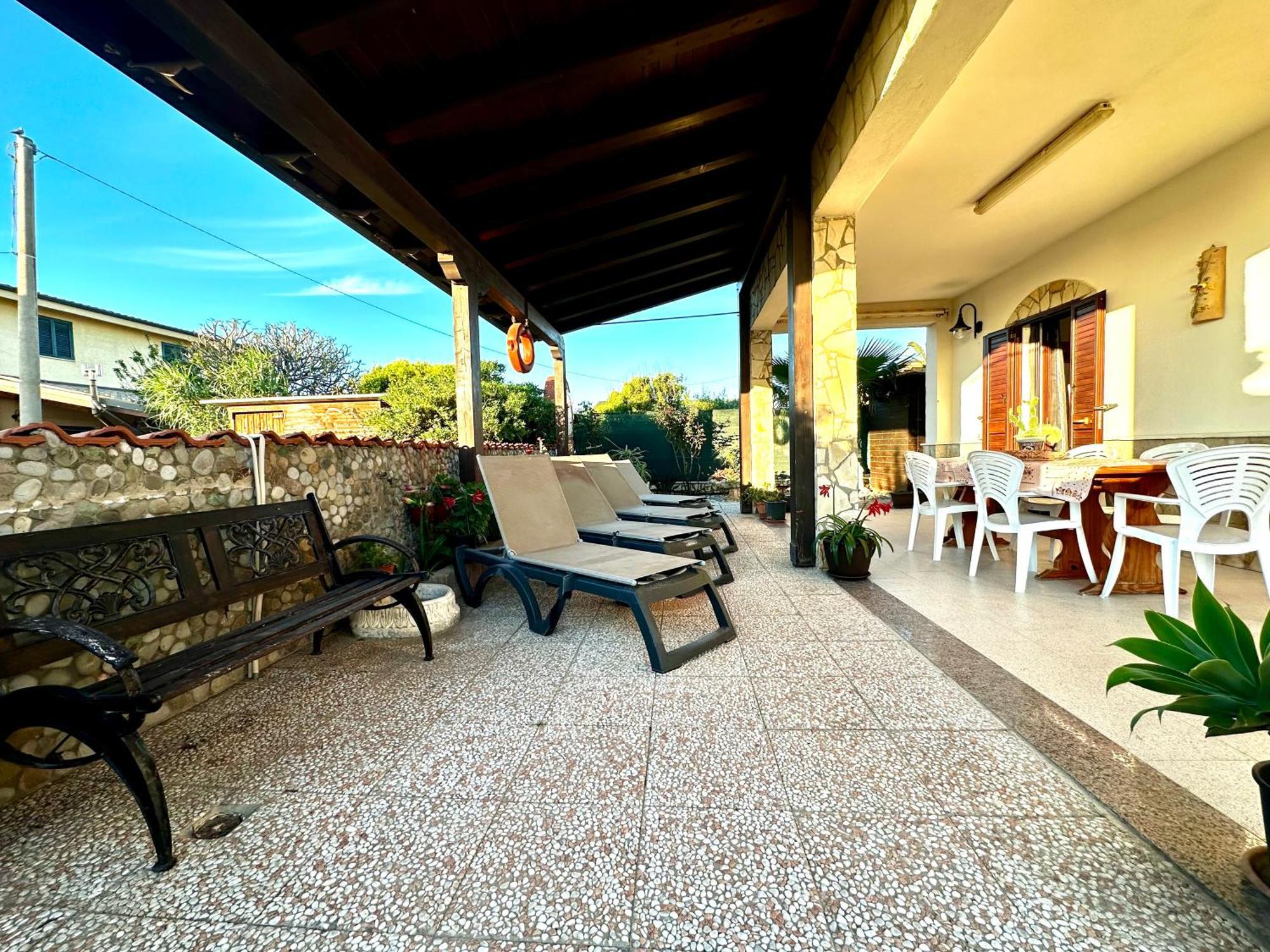 Casa Del Sole Lägenhet Campofelice Di Roccella Exteriör bild