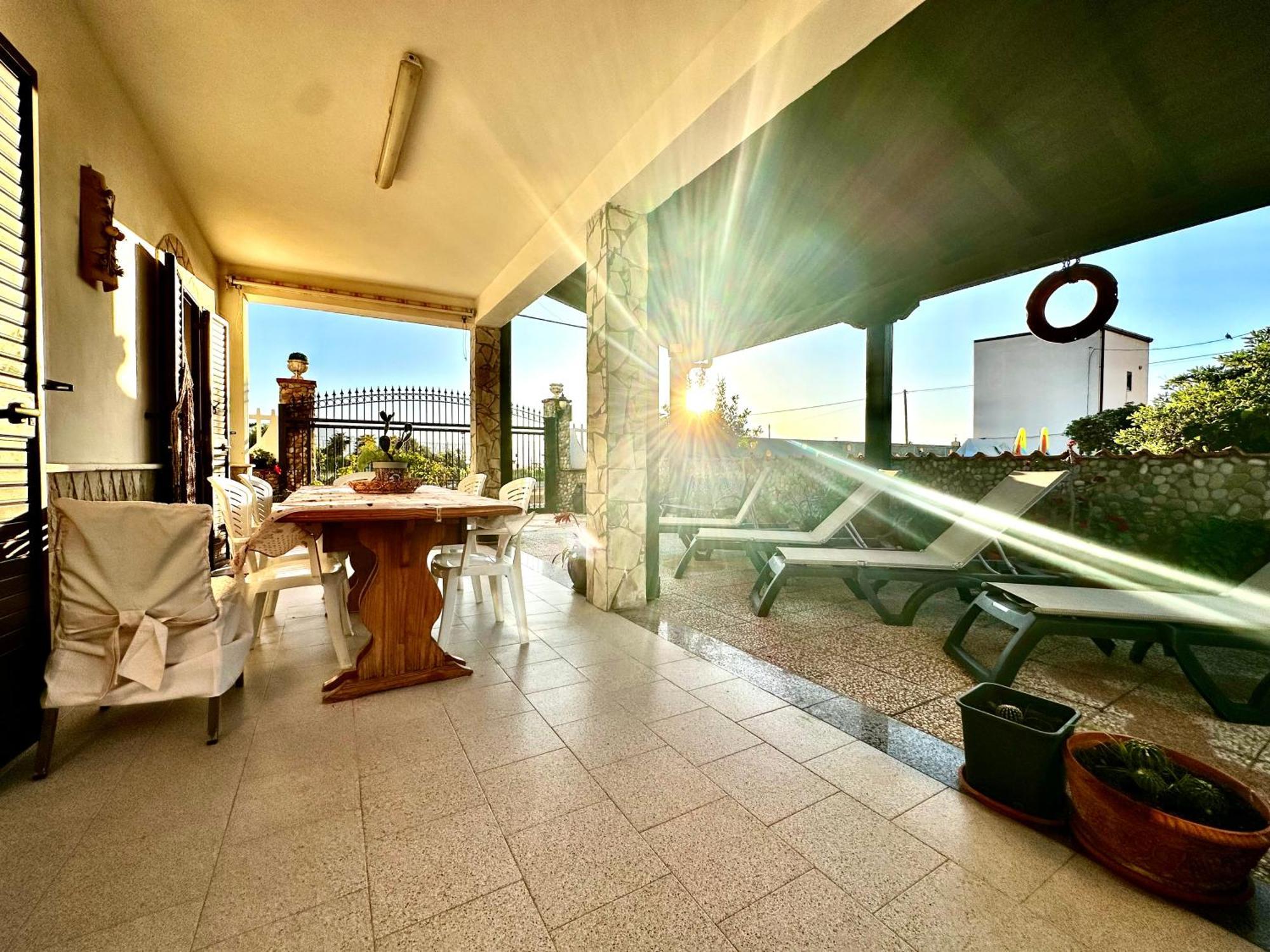 Casa Del Sole Lägenhet Campofelice Di Roccella Exteriör bild