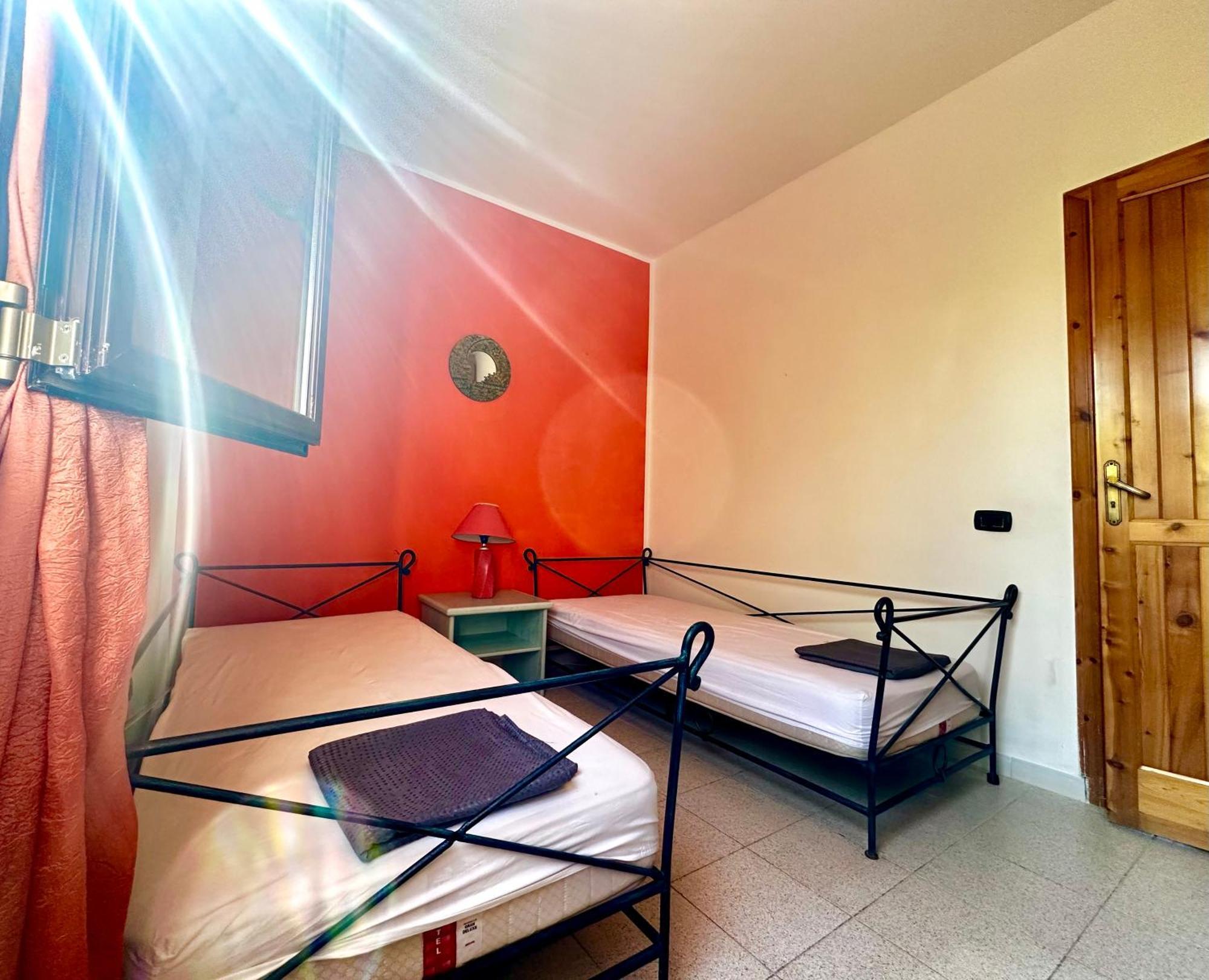 Casa Del Sole Lägenhet Campofelice Di Roccella Exteriör bild