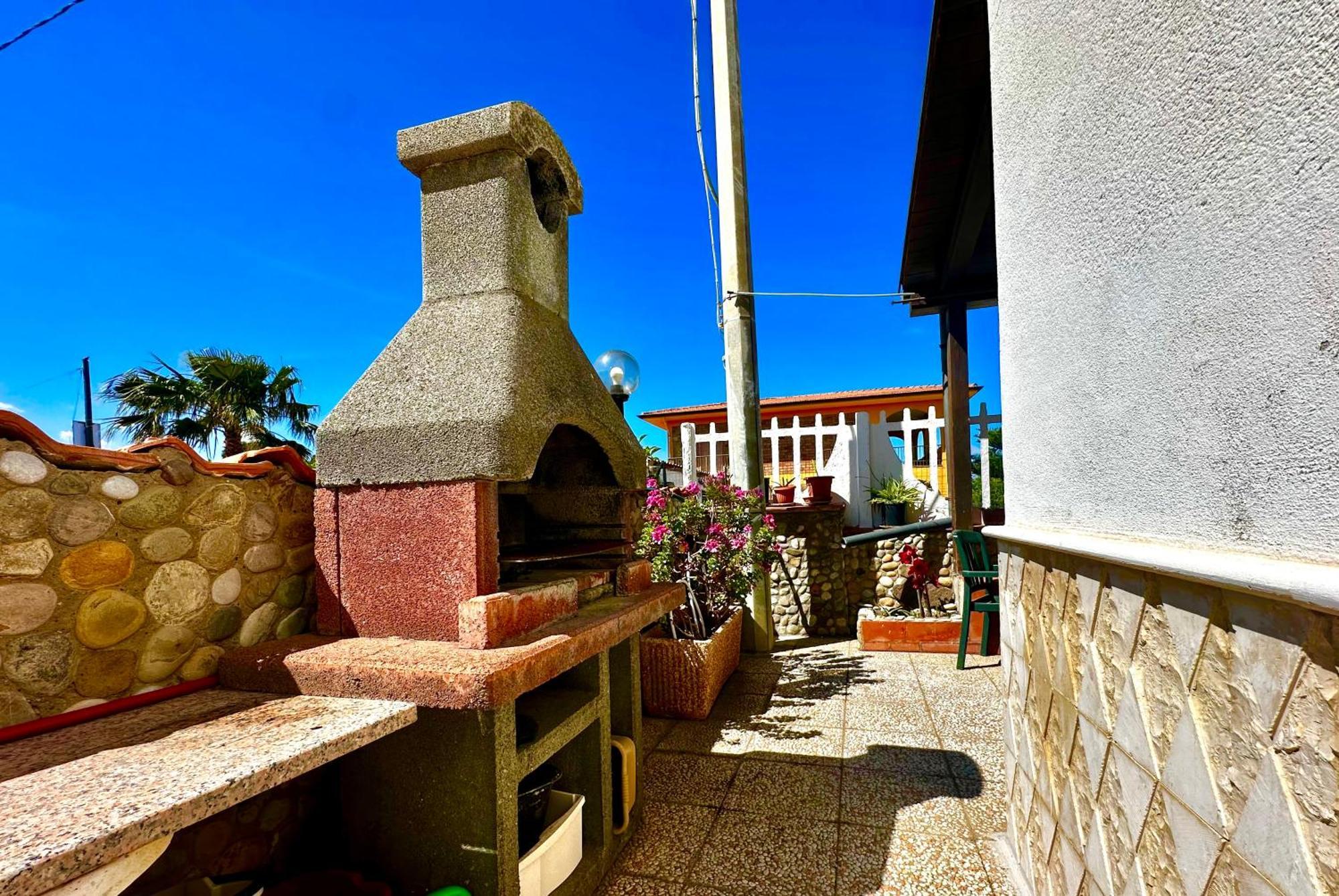 Casa Del Sole Lägenhet Campofelice Di Roccella Exteriör bild