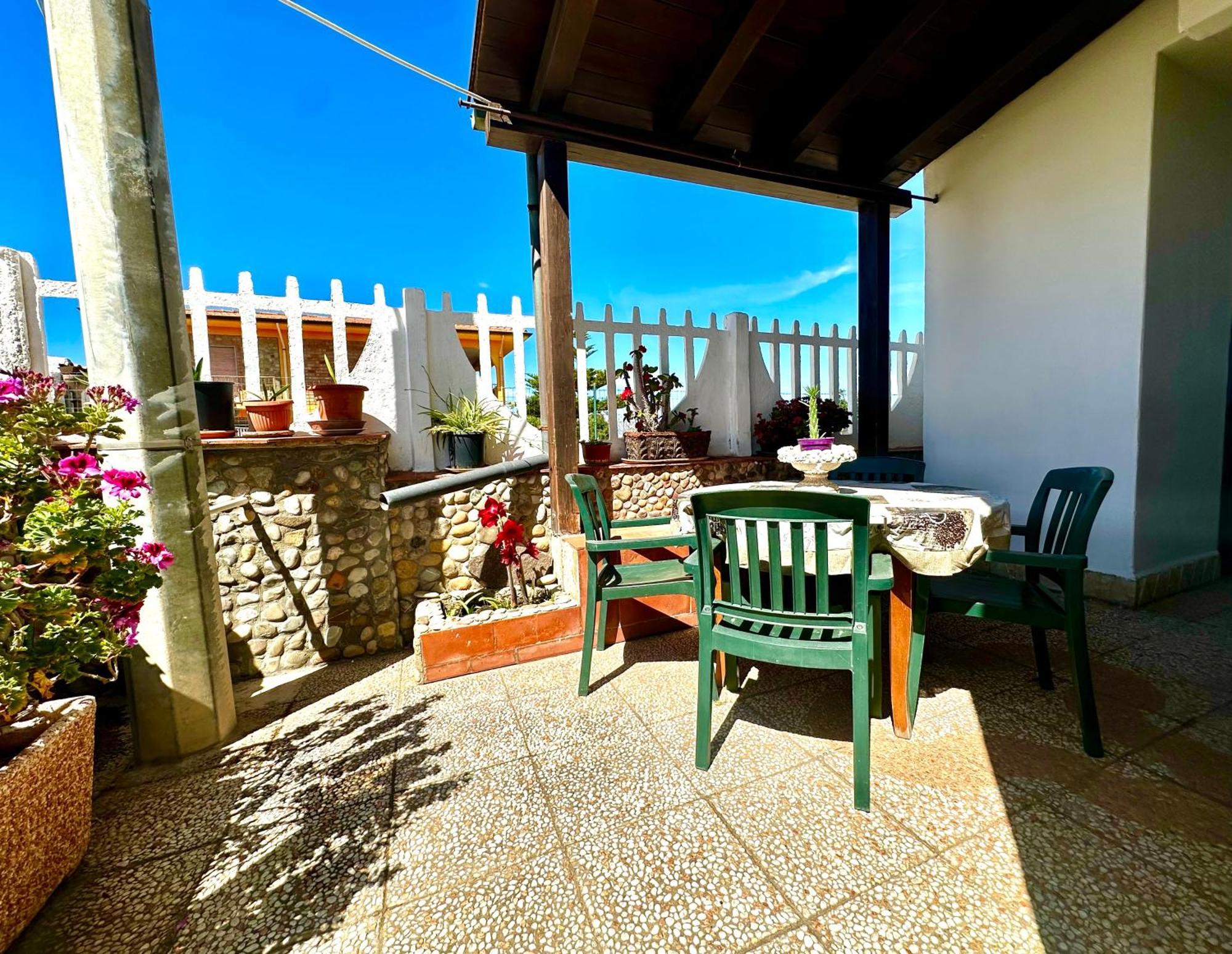 Casa Del Sole Lägenhet Campofelice Di Roccella Exteriör bild